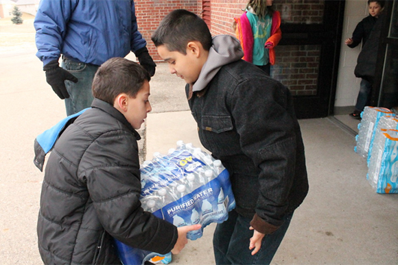 Students help deliver water to Flint schools.