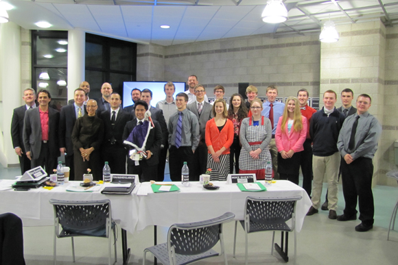 Participants of the 5 Minutes Tops event gather after the competition.