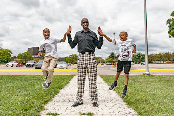 Benjamin Edmondson with his sons Pierce (L) and Harris (R)