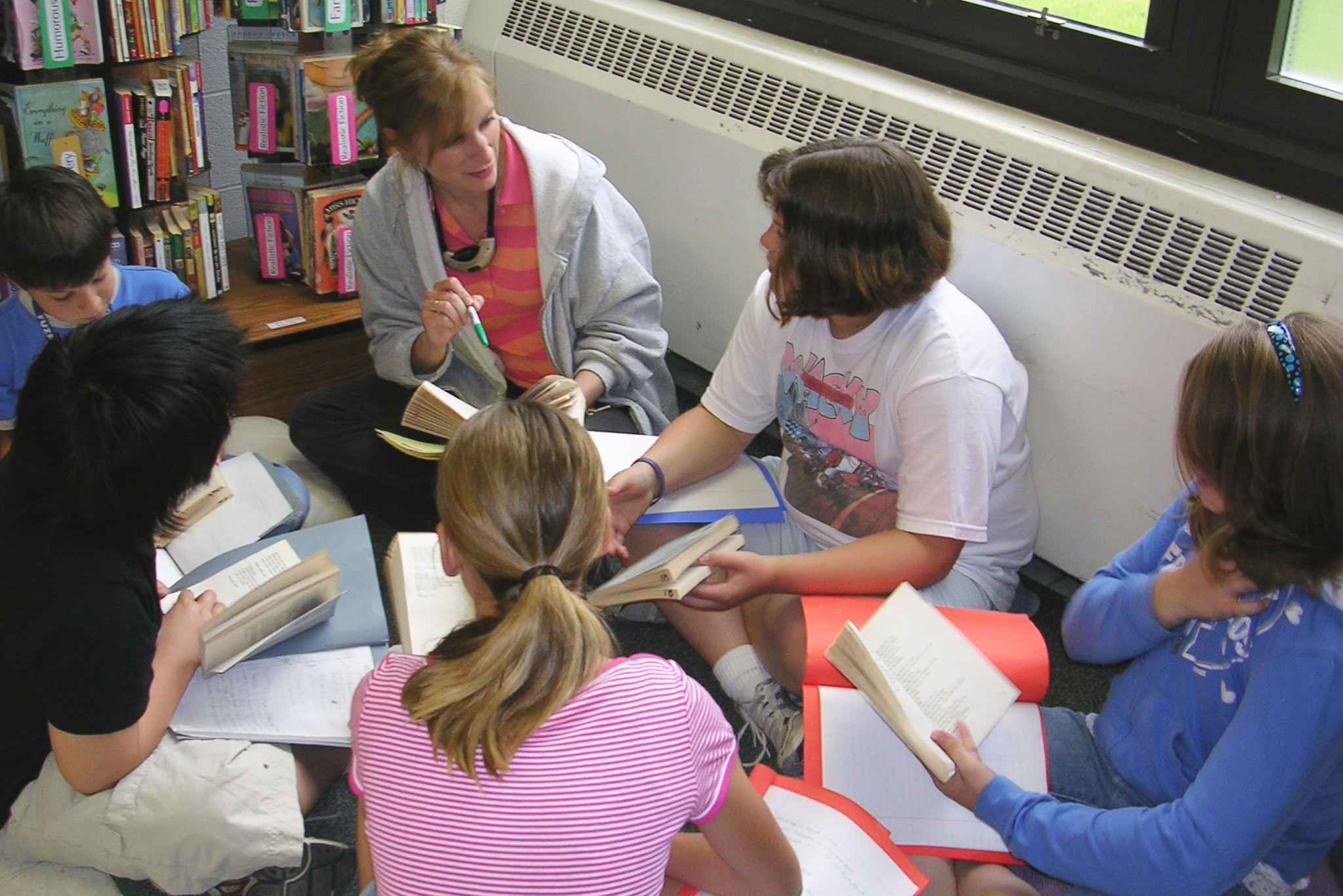 Clague Middle School teacher, Julie Donnelly, scaffolds reading learning targets with differentiated groups of students.