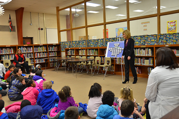 Port Huron Mayor Pauline Repp teaching Cleveland Elementary students.