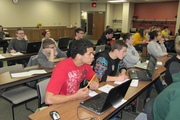 Shiawassee dual enrollment students listening to lecture.