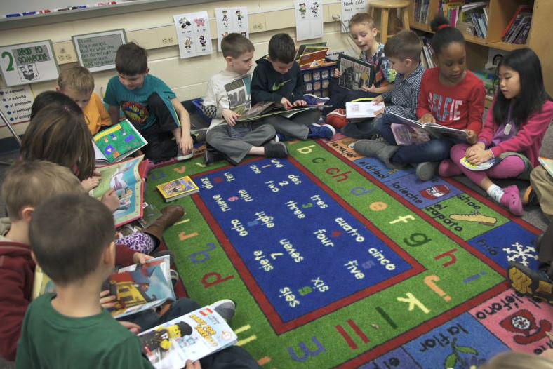 Children participating in the RNW reading circle.